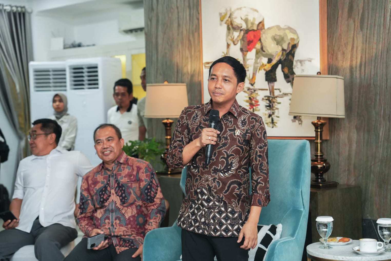 Bertemu Kepala Daerah dari Riau, Menhut Bicara Keseimbangan Menjaga Hutan - JPNN.com