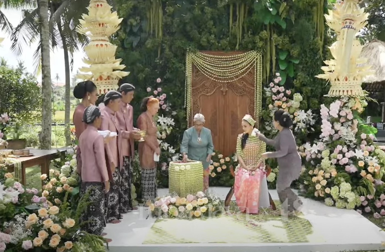 Jalani Prosesi Siraman, Luna Maya Gunakan Tujuh Sumber Mata Air - JPNN.com
