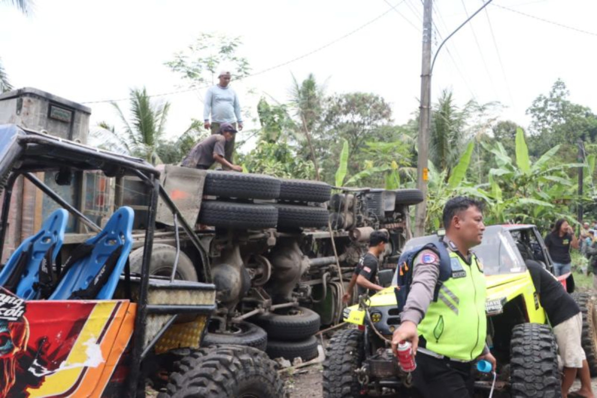 Truk Tabrak Minibus dan Rumah di Purworejo, 11 Meninggal - JPNN.com