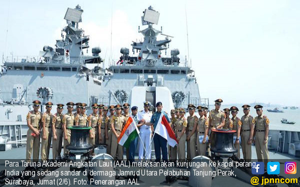 59 Taruna AAL Berkunjung ke Kapal Perang India Nasional 