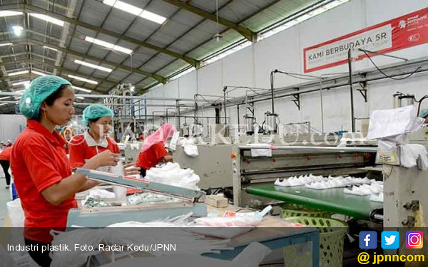 Separuh Bahan Baku Industri Plastik  Masih Impor Ekonomi 