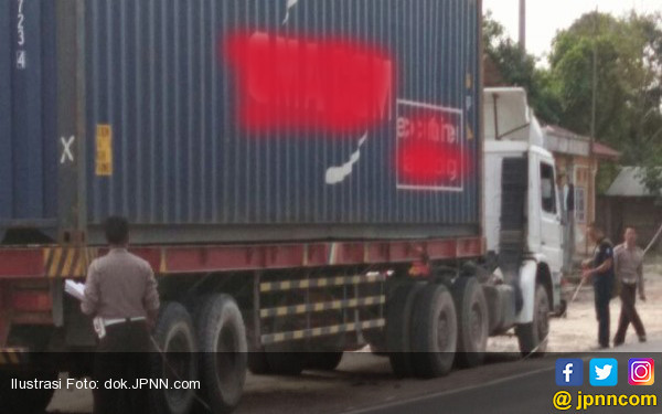 Kecelakaan Maut Truk  Besar  Meluncur Mundur Perempuan 