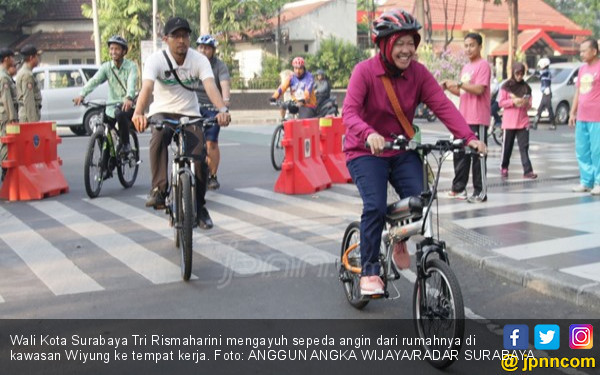 Bu Risma Gowes Tempuh 10 Kilometer dari Rumah ke Kantor 