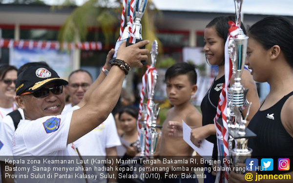 Kazona Tengah Bakamla RI Lepas Peserta di Pantai Kalasey - JPNN.COM