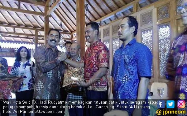 Jokowi Mantu, Wako Solo Bagi-bagi Seragam Batik - Daerah 