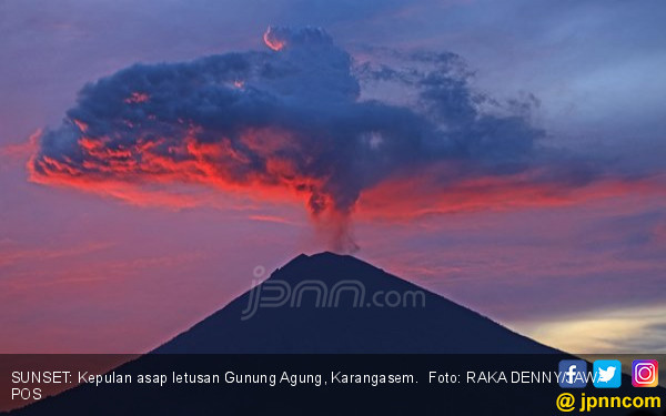 Radius Aman Gunung Agung Diturunkan - Berita Liputan