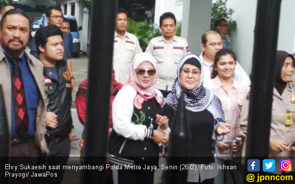 Elvy Sukaesih Kerap Ingatkan Dhawiya Zaida - JPNN.COM