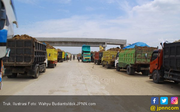 Truk Sumbu Tiga Dilarang Melintas di Tol Dalam Kota - JPNN.COM