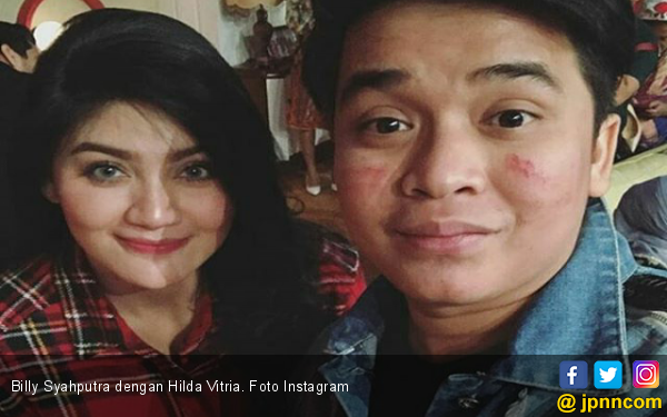 Hilda Setia Banget Temani Billy Syahputra di Rumah Sakit - JPNN.COM