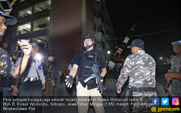 Bom Sidoarjo Pria  Terkapar di Dekat Pintu  Kamar  Daerah 