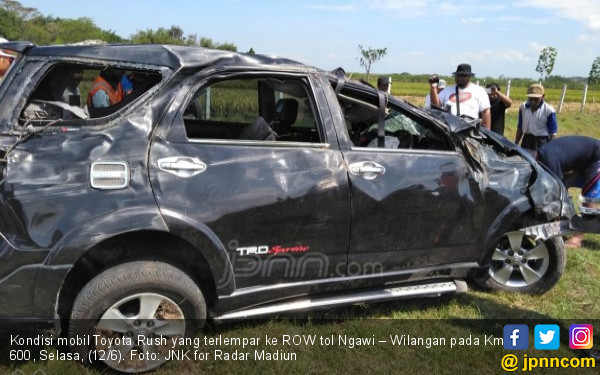  Mobil  Terlempar dari Tol Ngawi Wilangan Remuk Daerah 