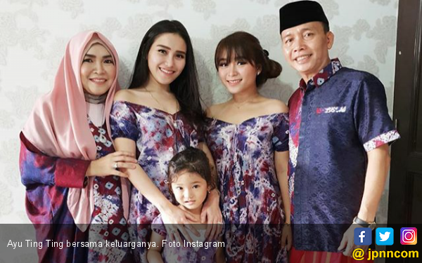 ayu ting ting bersama keluarganya foto instagram