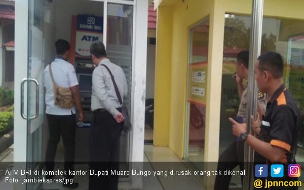 ATM BRI di Komplek Kantor Bupati Coba Dibobol Perampok - JPNN.COM