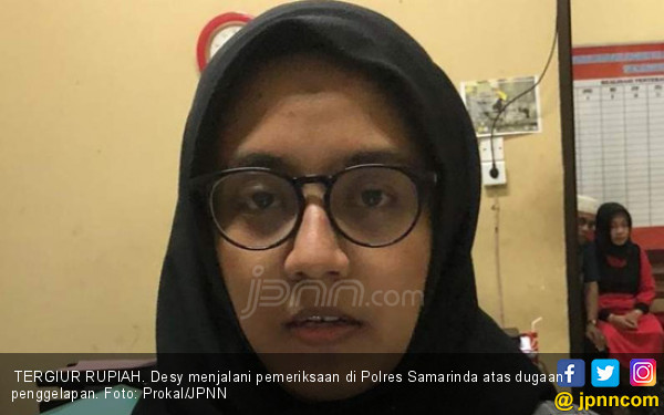  Mbak  Desy  Si  Teller Cantik  Nekat Berbuat Terlarang di 