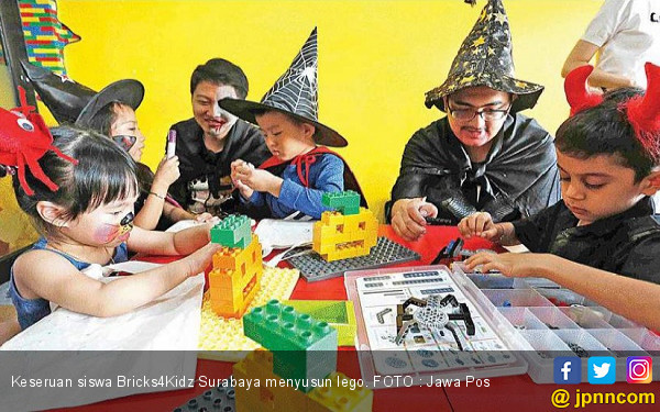 Kreasi Monster Halloween dari Mainan Susun Pendidikan 