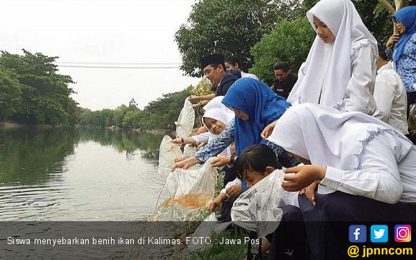 Siswa SMPN 6 Sebar 6.666 Benih Ikan - Pendidikan JPNN.com