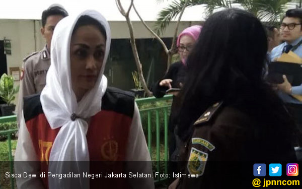 Sisca Dewi Ngotot Dinikahi Siri Irjen Pol BS - JPNN.COM