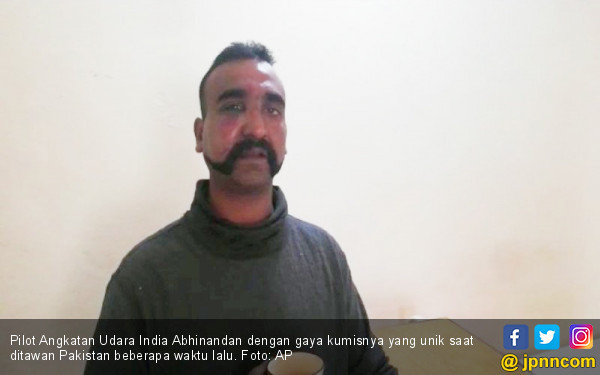 Download Kumis Baplang Ala Pilot Abhinandan Mendadak Ngetren di India - Internasional JPNN.com