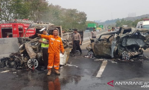 Tragedi Cipularang: 20 Kendaraan Terlibat Kecelakaan, 9 Orang Tewas ...