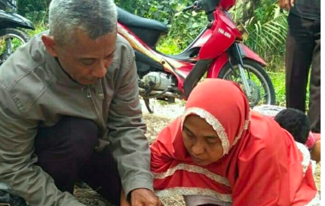 Sungguh Biadab Orang  Tua  yang Buang Bayi Tanpa Baju  di 