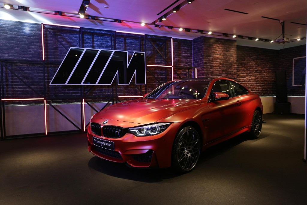  BMW  Ingin Jadi Produsen Mobil  Pertama  yang Terkoneksi 