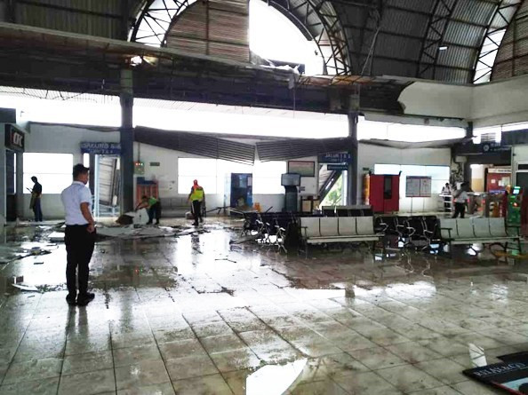  Stasiun Serpong  Hancur Disapu Puting Beliung Jabodetabek 