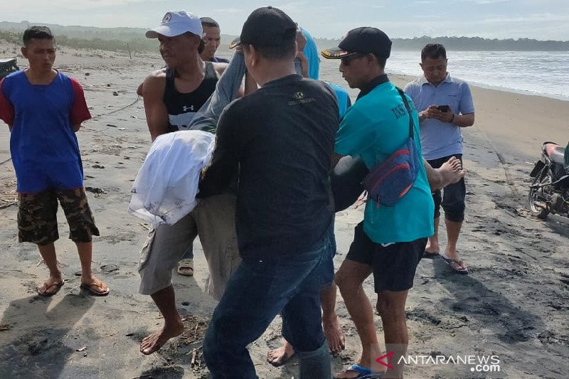 Dua Wisatawan Tewas Terseret Ombak Pantai Cijeruk Garut 