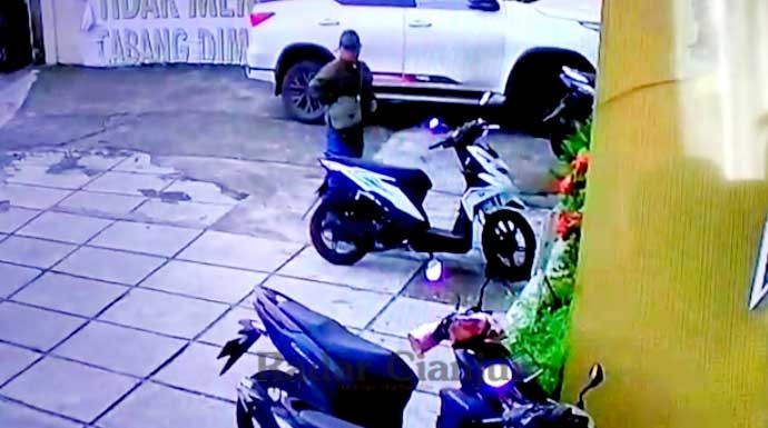 Pelaku Curanmor di Cianjur  Terekam CCTV Apes Kriminal 