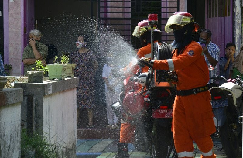  Apakah  Bahan Penyemprotan Disinfektan Aman  untuk  Manusia 