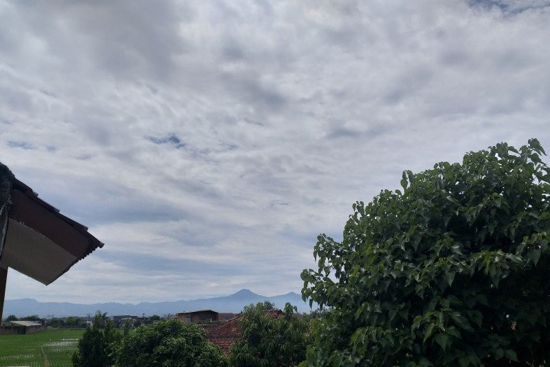 Tiba Tiba Terdengar 6 Dentuman dari Langit  di Bandung 