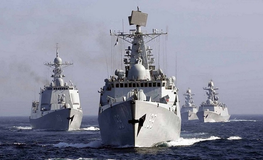 Militer Tiongkok Buntuti Kapal  Perang  Amerika di Selat 