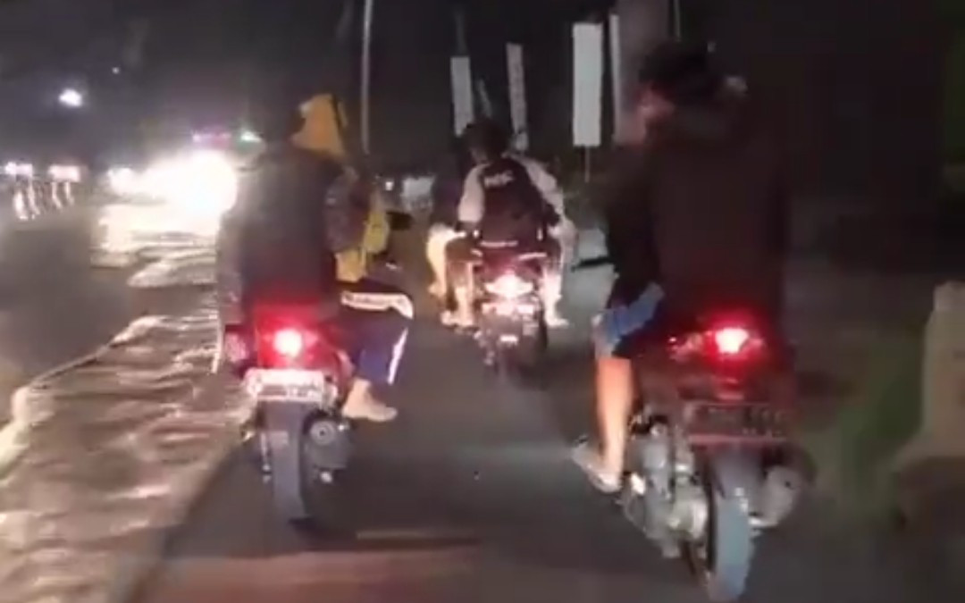 Waspada Tengah Malam Ada Geng Motor  Konvoi Bawa Celurit 