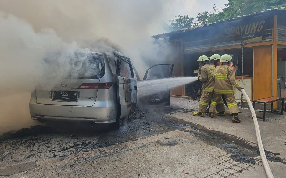  Honda  Elysion  Ludes Terbakar di Cipayung Sempat Terdengar 