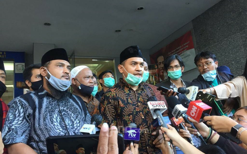 Aziz Yanuar: Rombongan Habib Rizieq Diserang, 6 Laskar FPI ...