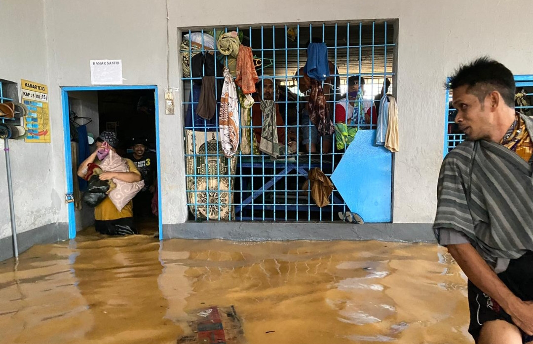 Banjir Setinggi Paha Rendam Rutan Barabai, 56 Narapidana ...