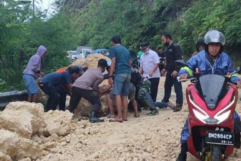 Gempa di Majene Sulbar: 3 Orang Tewas, 24 Luka-luka, Hotel ...
