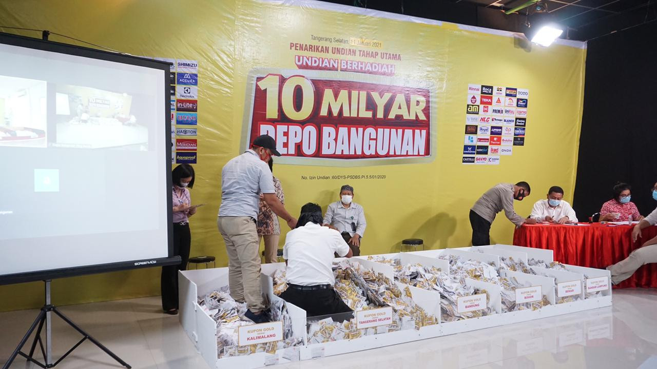  Depo  Bangunan  Gelar Penarikan Undian  Berhadiah 10 Miliar 