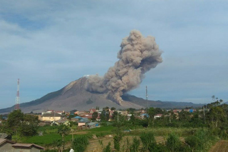  Hari  Ini  Gunung  Sinabung  Erupsi Lagi Daerah JPNN com