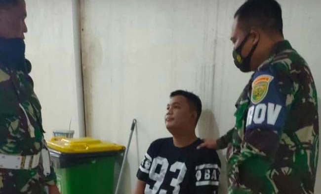 Ari Berseragam TNI Saat Dijemput Anggota Kodim di Kamar Kos, Ada Perempuan, Tak Disangka ...