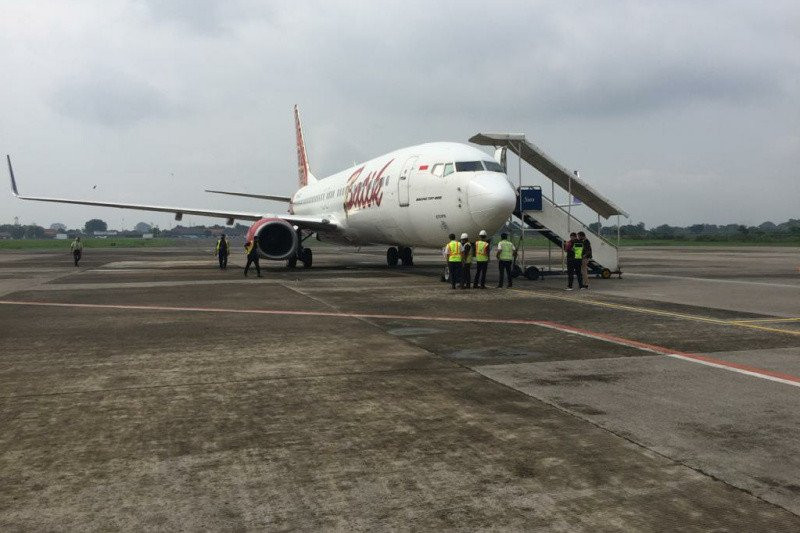 Garuda Indonesia and Batik Air Emergency Landing at Adi Soemarmo Airport