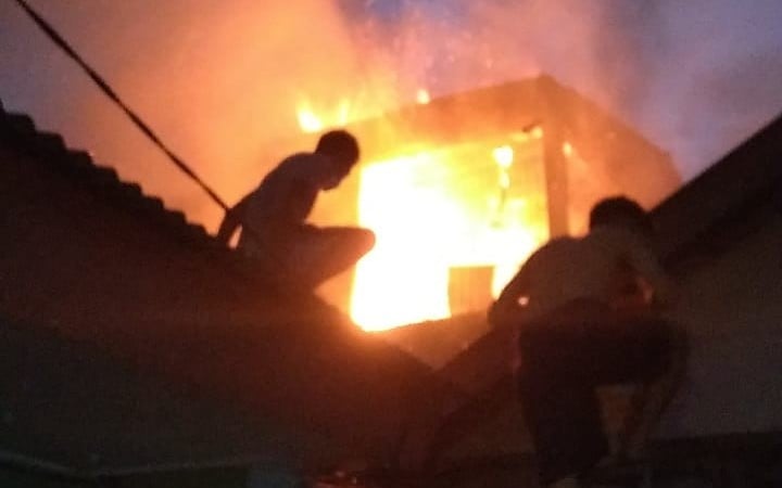 Detik-detik Kebakaran Rumah Dua Lantai di Cakung, Diawali ...