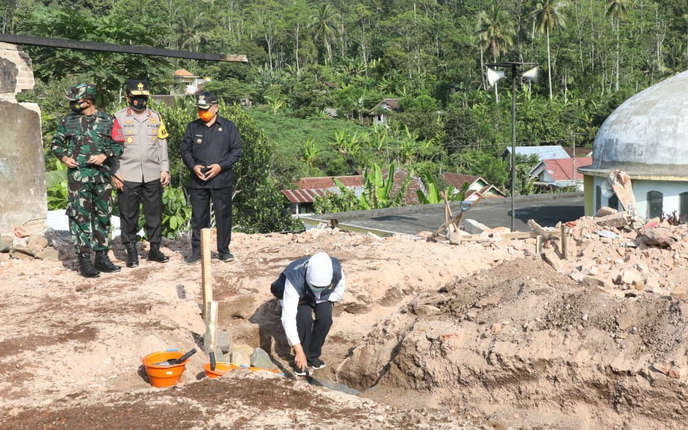 Pemprov Jatim Percepat Pembangunan Rumah Sementara untuk ...