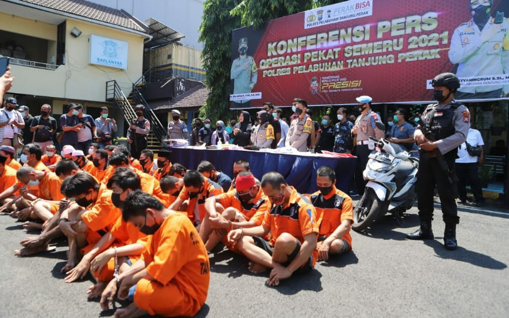 Komplotan Preman Kelas Teri, Garang di Depan Korban, Keok Saat Ditangkap Polisi