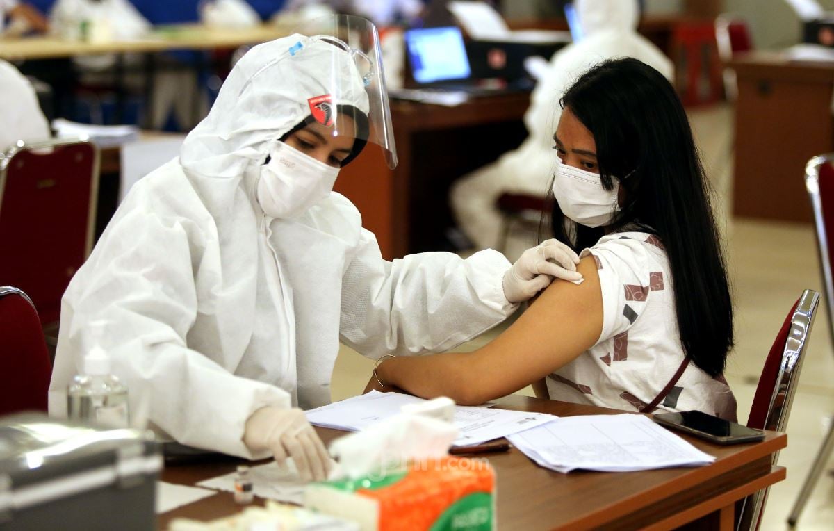 Wagub Riza Ungkap Jumlah Penerima Vaksinasi Booster di DKI Jakarta - JPNN.com