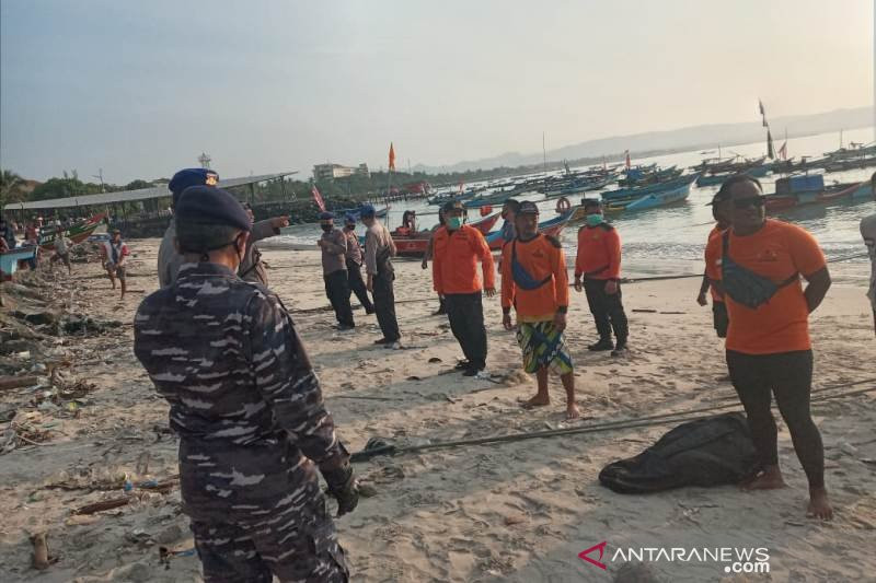 Kapal Dihantam Ombak Pantai Pangandaran, Terbalik Lalu Tenggelam, 3 Orang Hilang