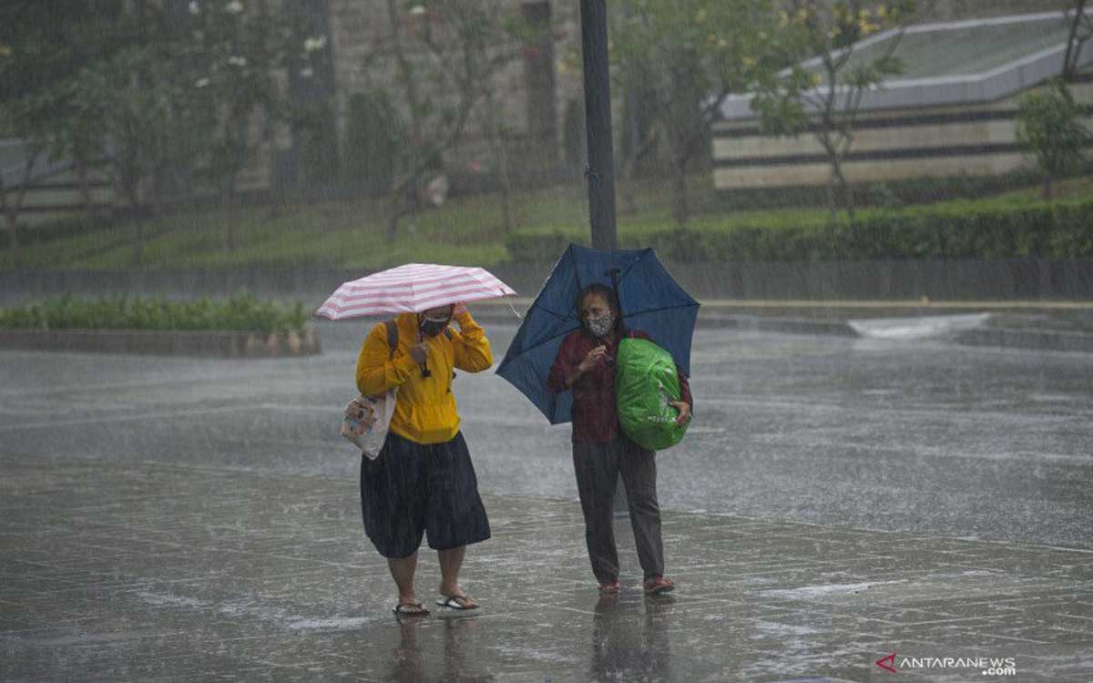 Prakiraan Cuaca Hari Ini: Denpasar Berawan, Mataram dan Kupang Hujan Ringan Hingga Lebat - JPNN.com Bali