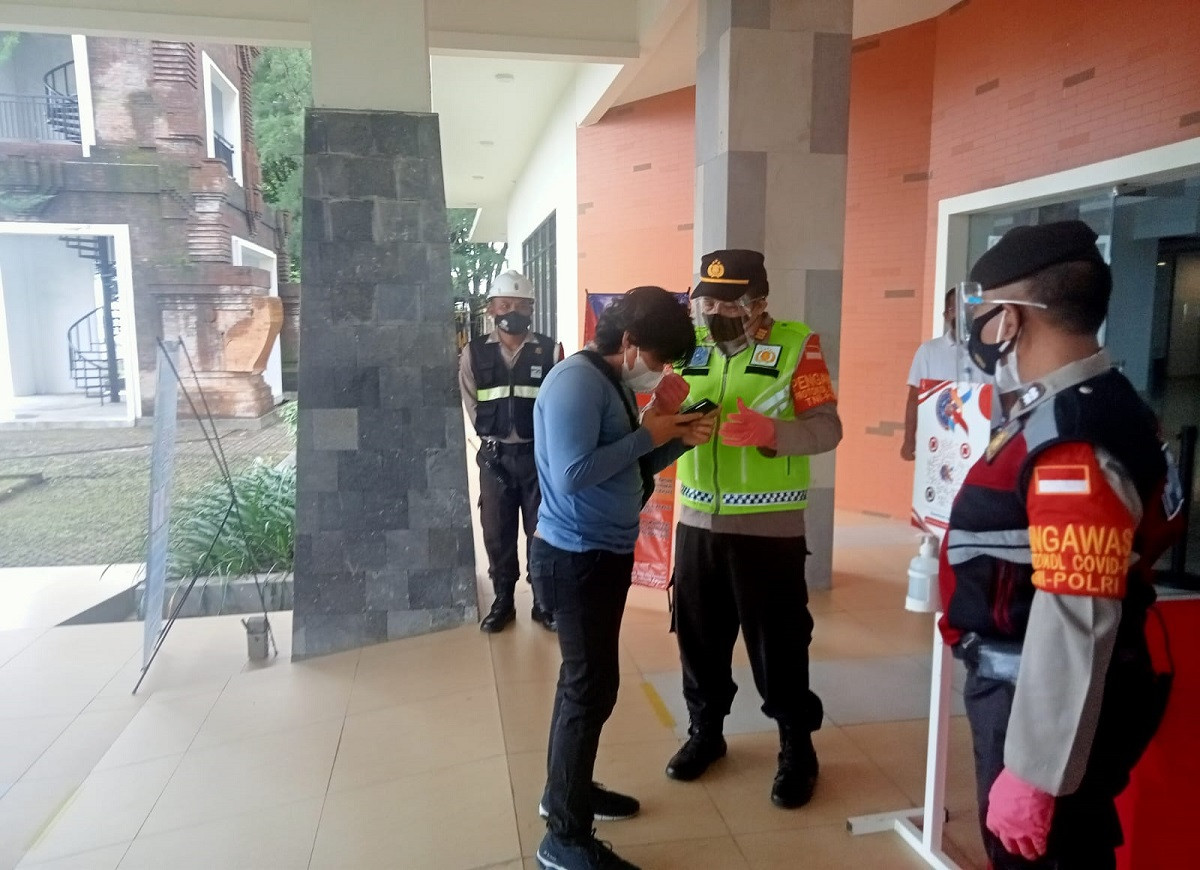 Pekerja Migran Berlabuh di Pelabuhan Benoa, Polisi Mulai Gunakan Teknologi Canggih Ini - JPNN.com Bali