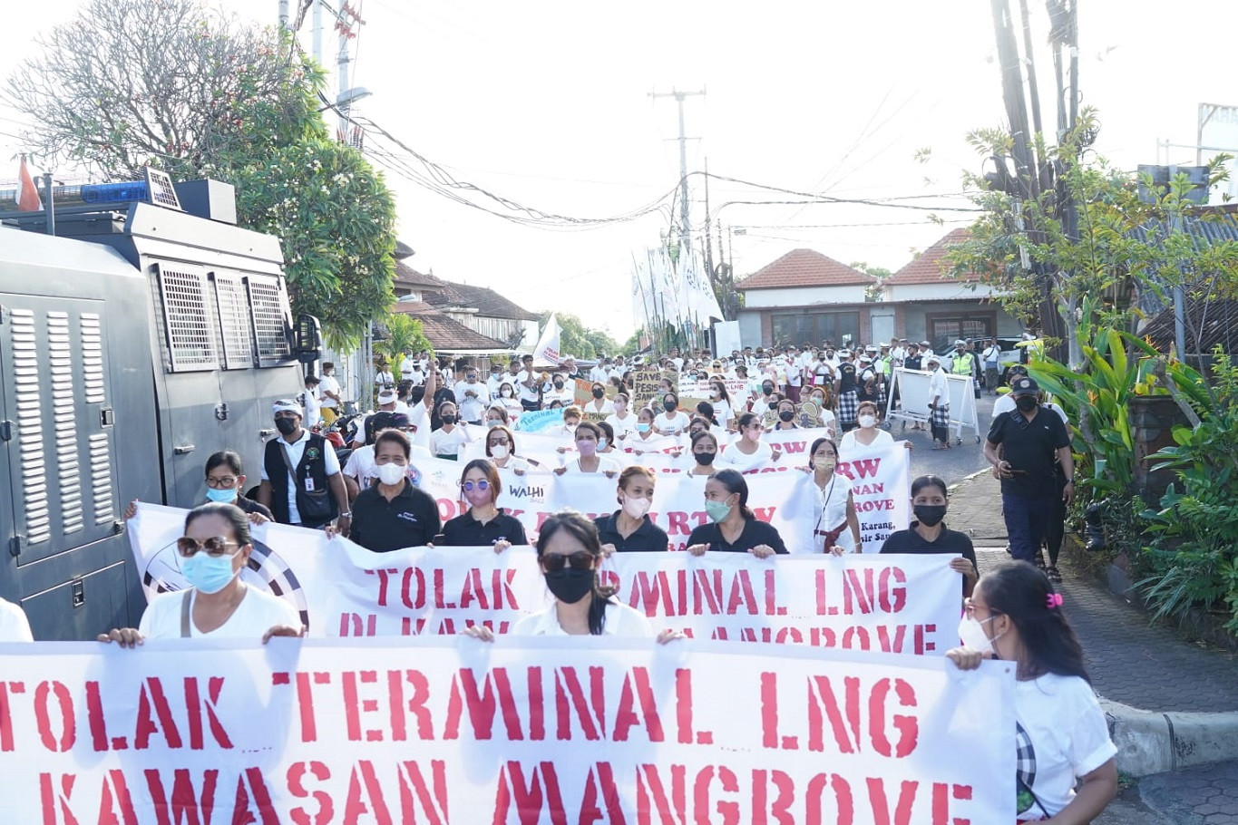 Pemrakarsa Terminal LNG Merespons Kritik WALHI & Desa Intaran, Sentil Pemasangan Pipa - JPNN.com Bali