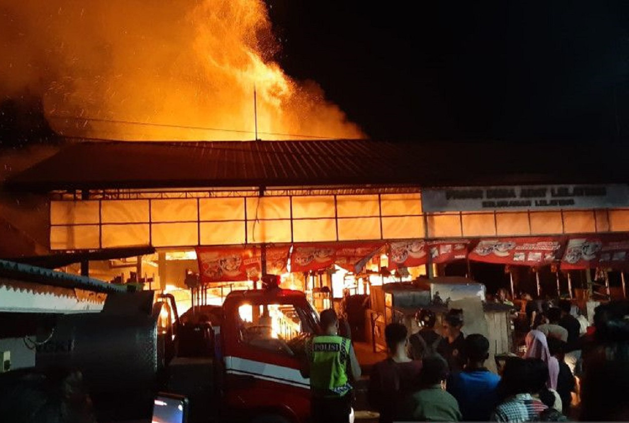 Pasar Lelatang Jembrana Ludes Terbakar, Pedagang Rugi Miliaran Rupiah - JPNN.com Bali