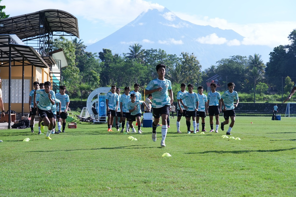Nova Arianto Genjot Fisik Skuad Timnas U16, Pemain Bali United Youth Kecapaian - JPNN.com Bali